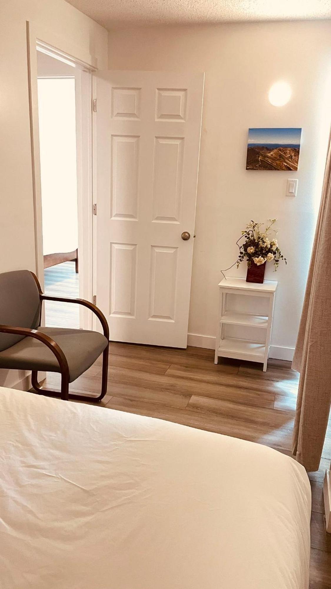 #202 Cozy Mountain View 2 Bedrooms In Dt แคนมอร์ ภายนอก รูปภาพ