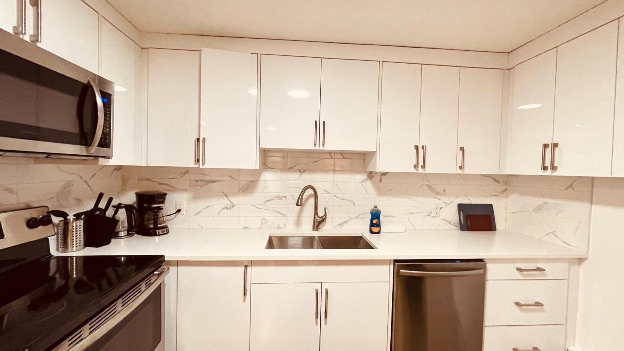 #202 Cozy Mountain View 2 Bedrooms In Dt แคนมอร์ ภายนอก รูปภาพ